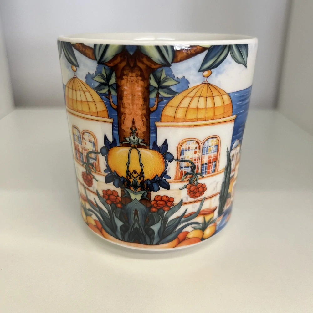 Porcelánový dárkový hrnek – motiv středomořského města 🏡🍊