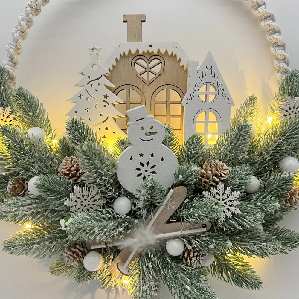 🏡❄️ Závěsná zimní dekorace s domečky, sněhulákem a LED osvětlením
