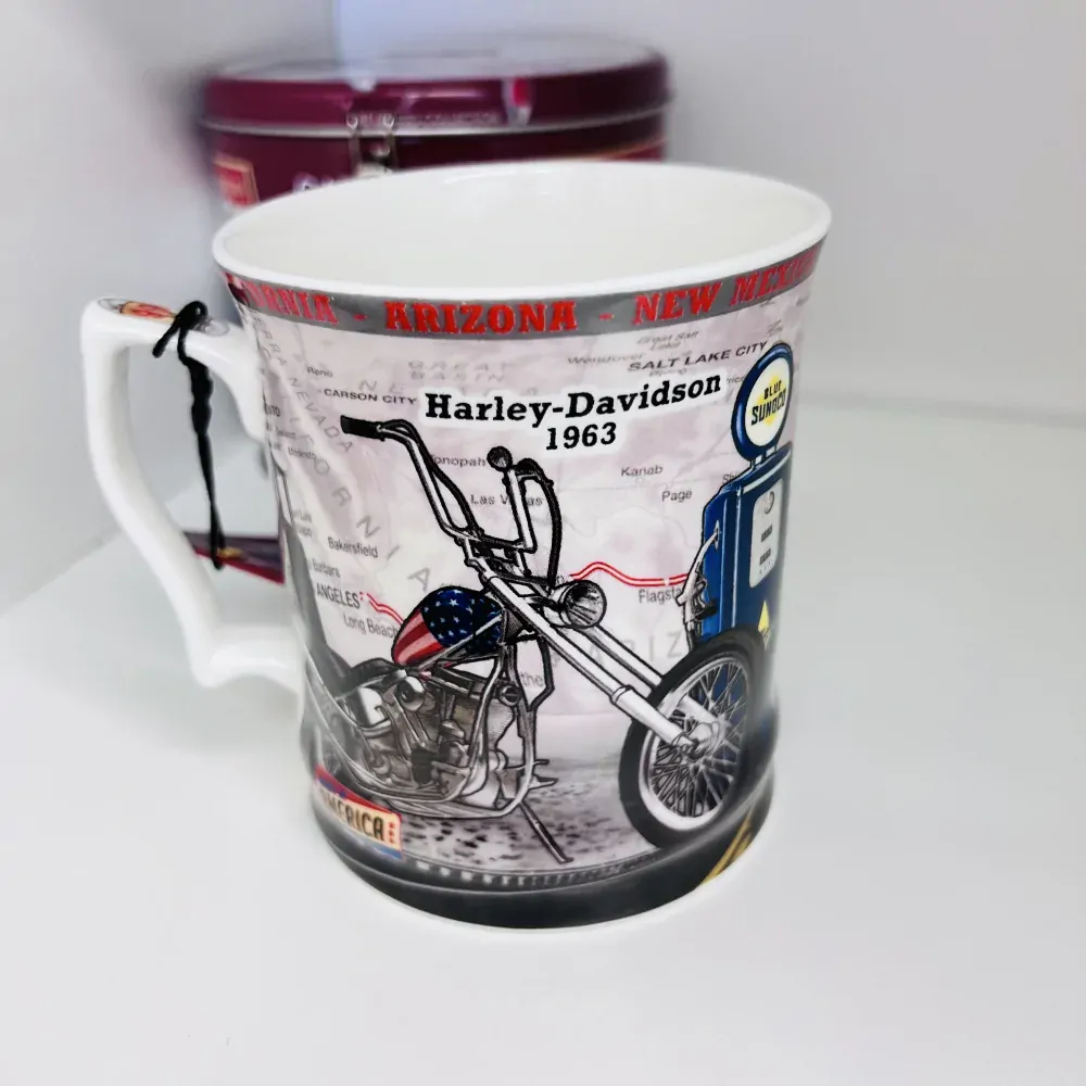 HRNEK V DÁRKOVÉM BALENÍ PLECHOVÁ POKLADNIČKA MOTIV HARLEY - DAVIDSON
