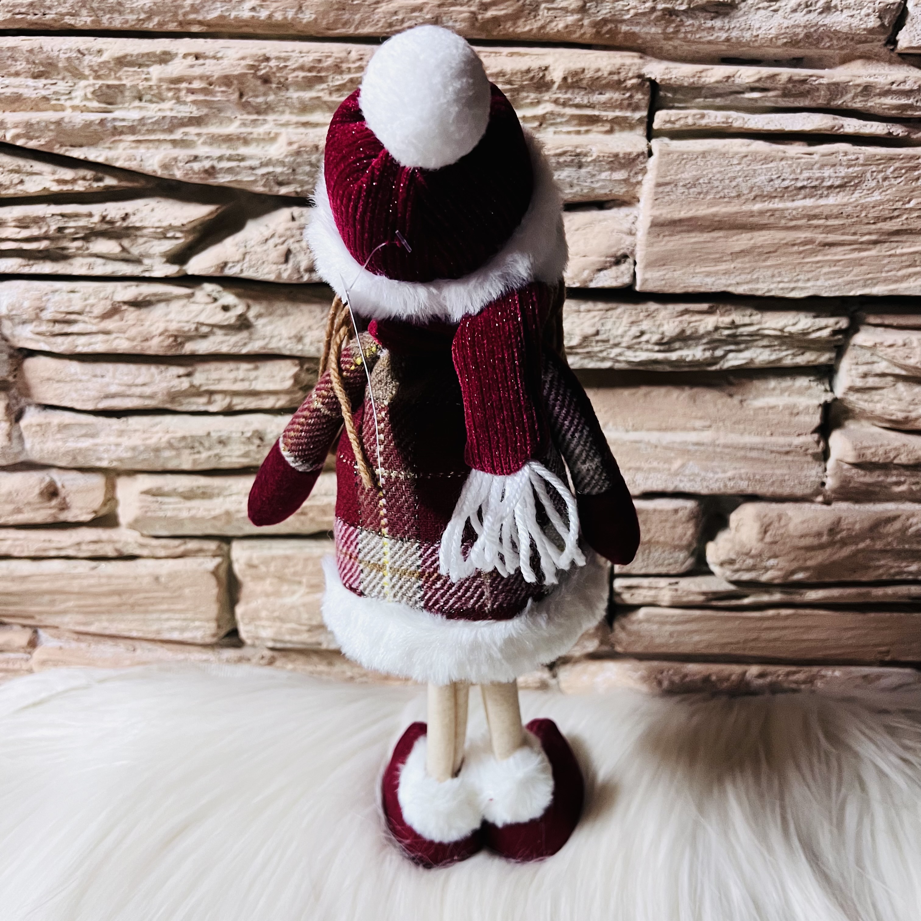 ZIMNÍ DEKORACE STOJÍCÍ HOLČIČKA