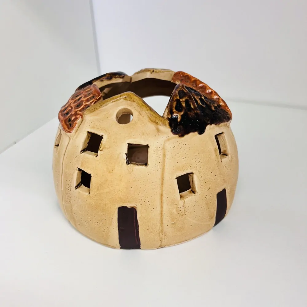 ZIMNÍ DEKORACE SVÍCEN NA ČAJOVOU SVÍČKU VE TVARU DOMEČKŮ