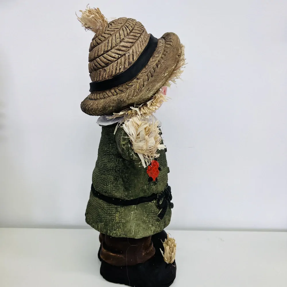 DEKORACE FIGURA STRAŠÁKA CHLAPEC