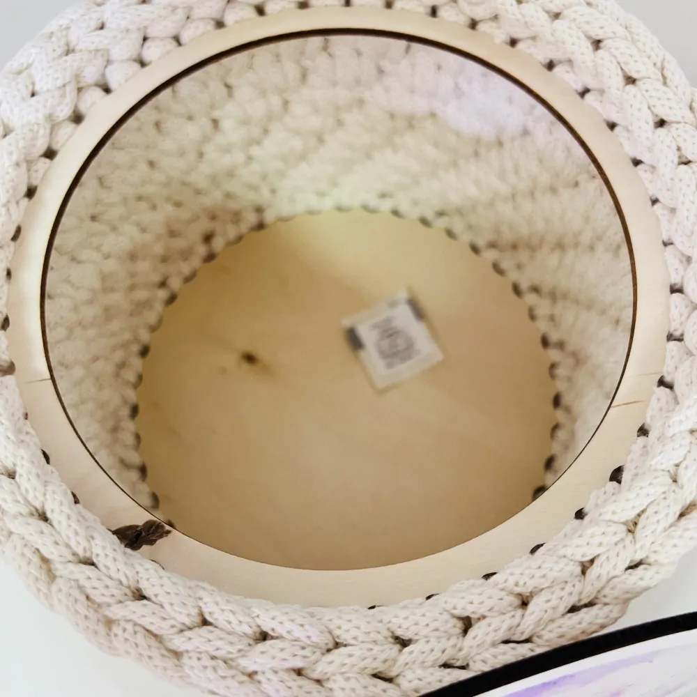 HÁČKOVANÝ KOŠÍK S VÍKEM