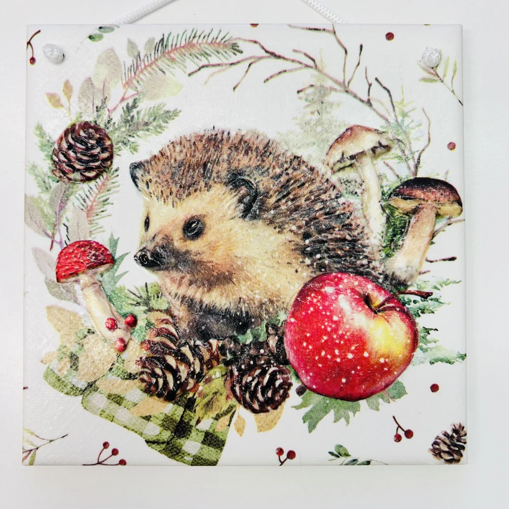 DEKORACE K ZAVĚŠENÍ DLAŽDICE ZDOBENA TECHNIKOU DECOUPAGE 3D