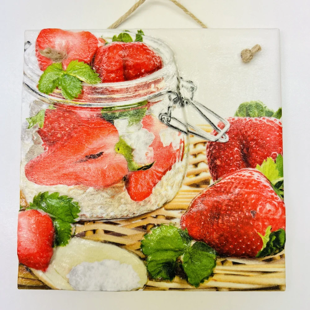 DEKORACE K ZAVĚŠENÍ DLAŽDICE ZDOBENA TECHNIKOU DECOUPAGE 3D