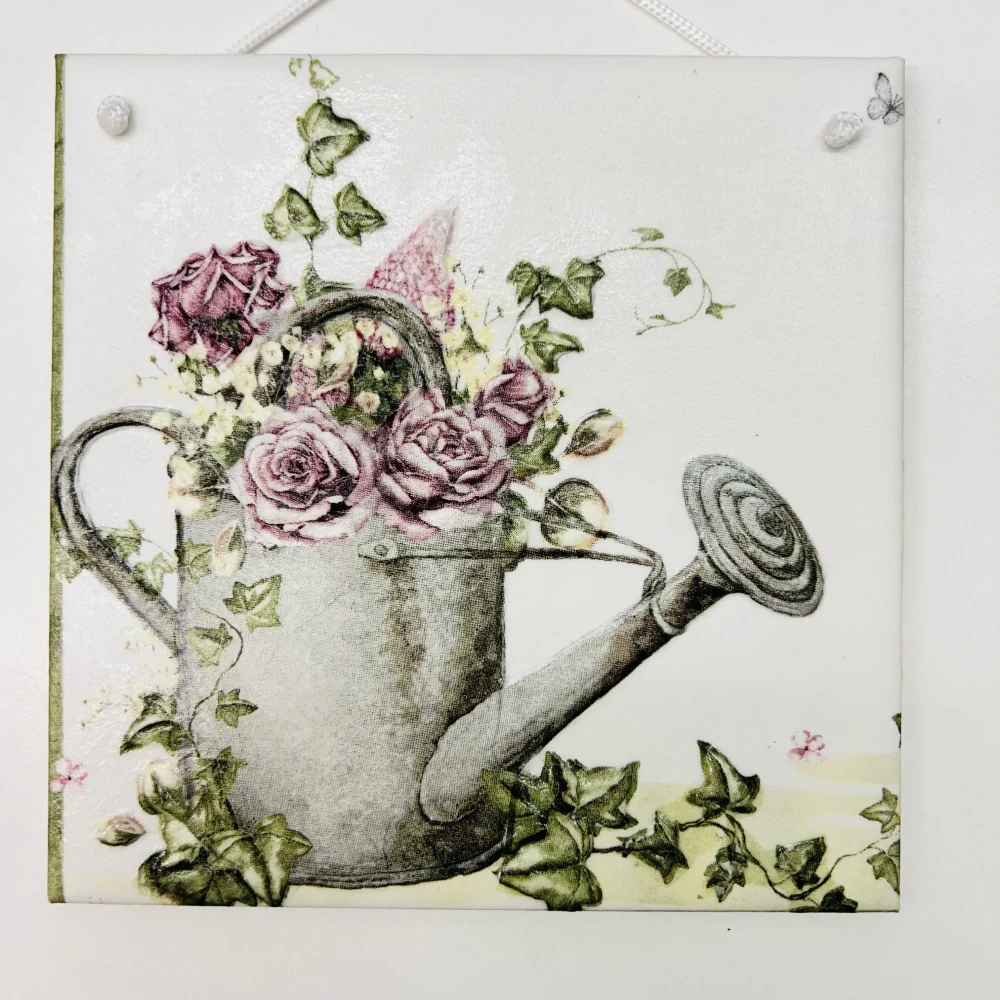 DEKORACE K ZAVĚŠENÍ DLAŽDICE ZDOBENA TECHNIKOU DECOUPAGE 3D
