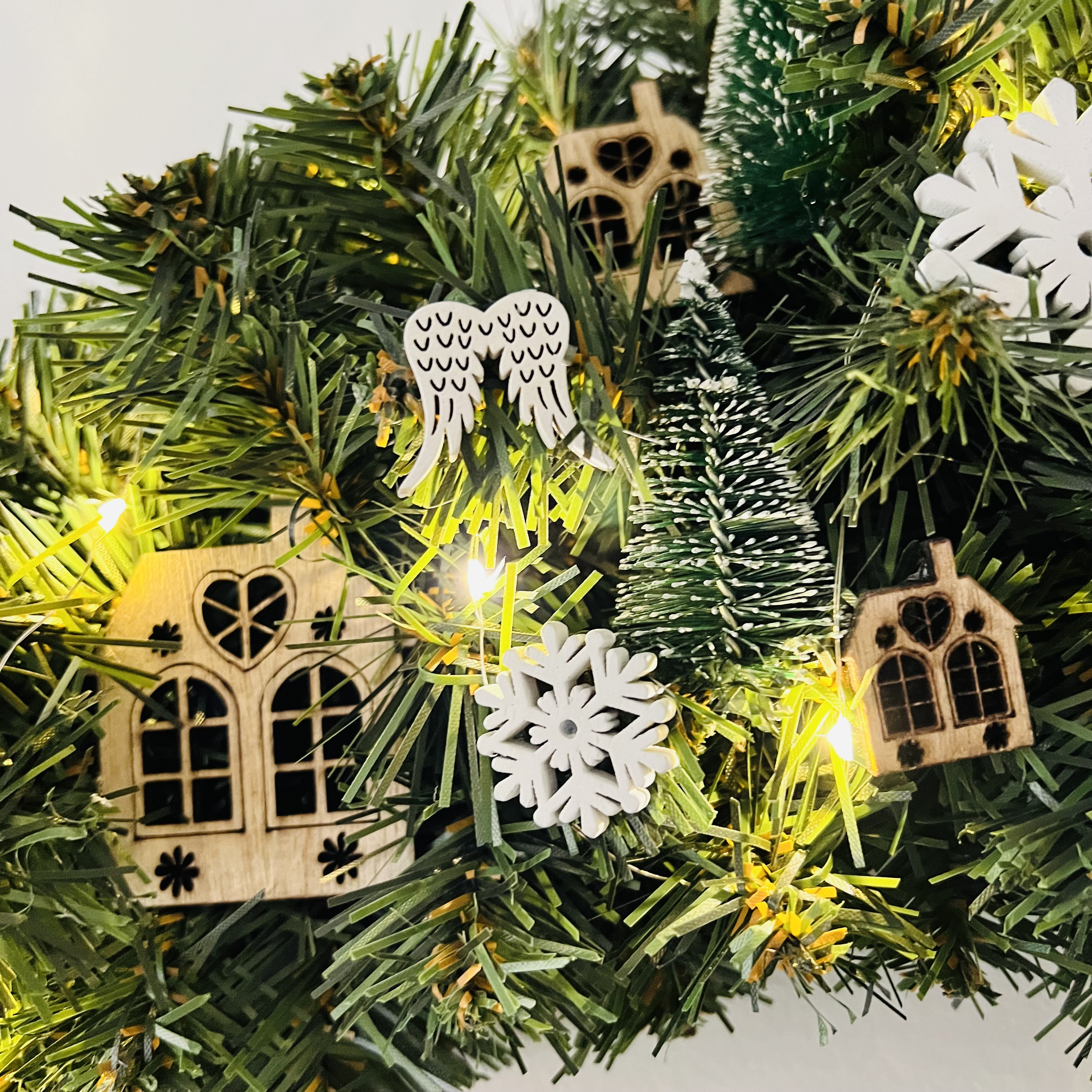 ZIMNÍ DEKORACE ZDOBENÁ GIRLANDA