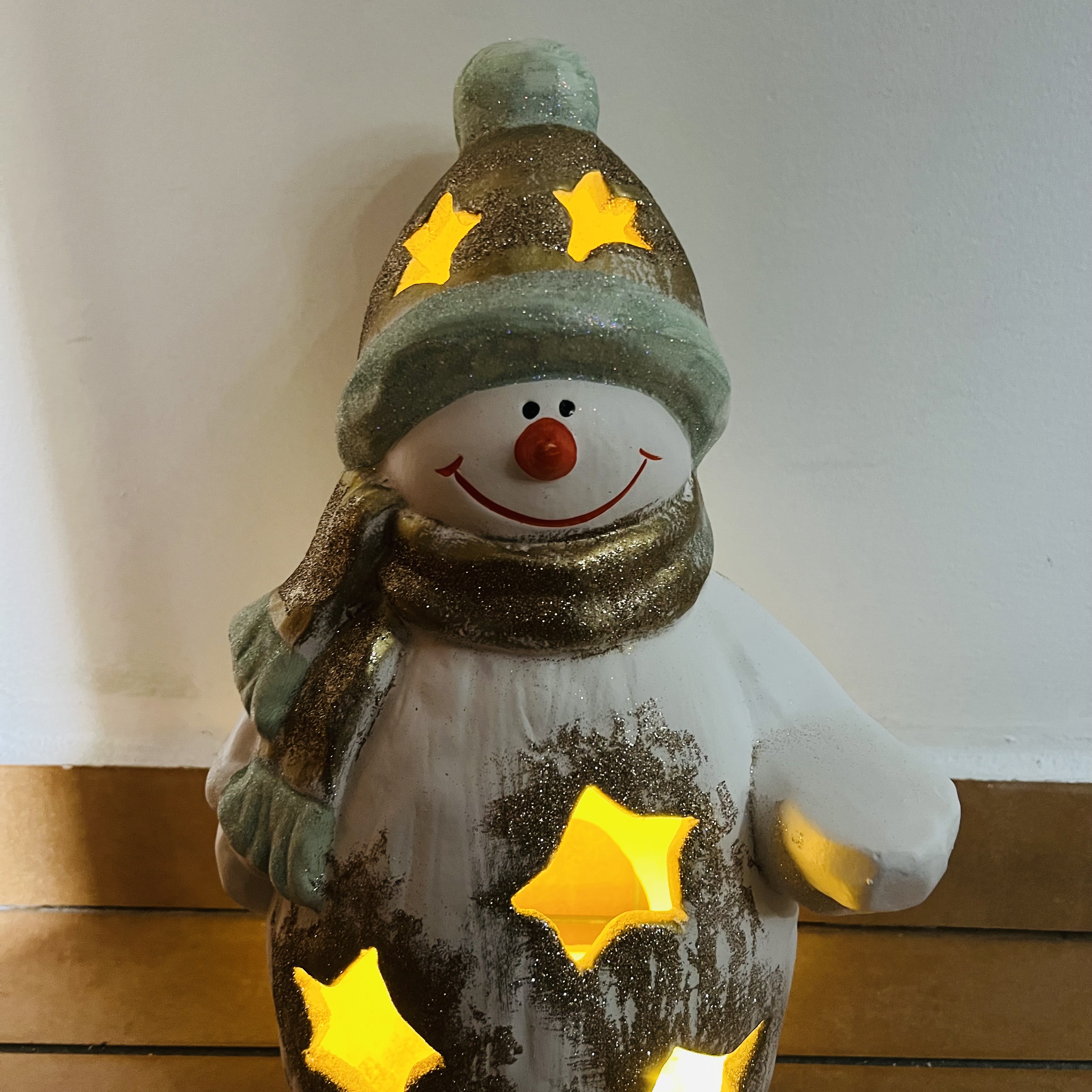 ZIMNÍ DEKORACE FIGURA SNĚHULÁKA NA SVÍČKU