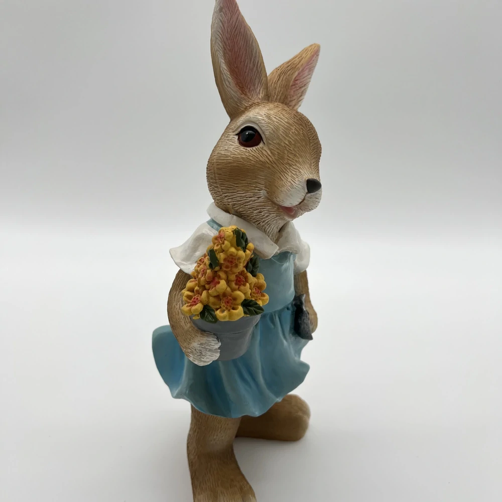 JARNÍ DEKORACE FIGURKA KRÁLIČÍ HOLČIČKY S KYTIČKOU