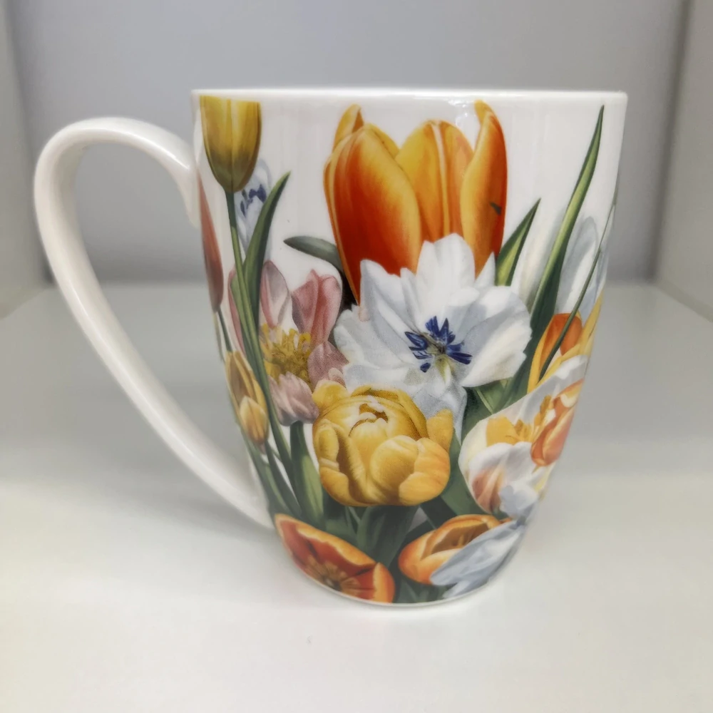HRNEK V DÁRKOVÉM BALENÍ MOTIV TULIPÁNY