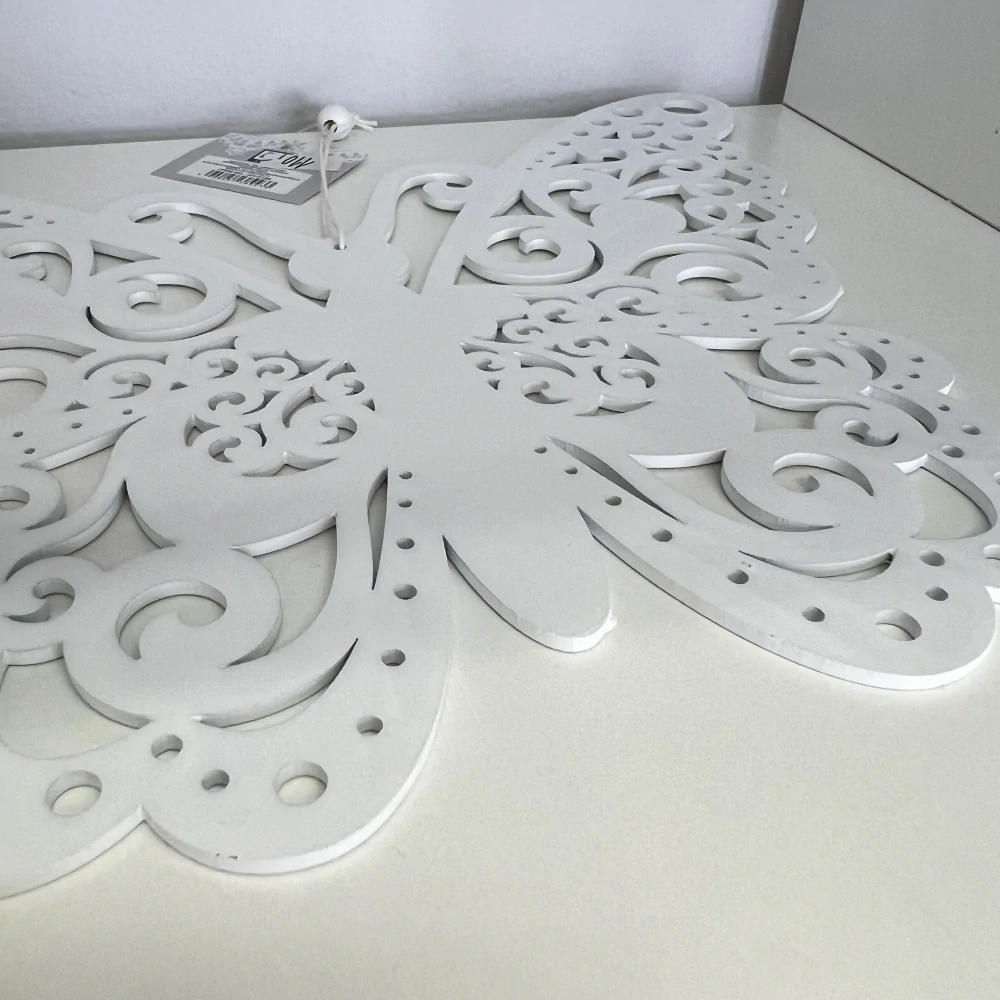 DEKORACE K ZAVĚŠENÍ - MOTÝL 