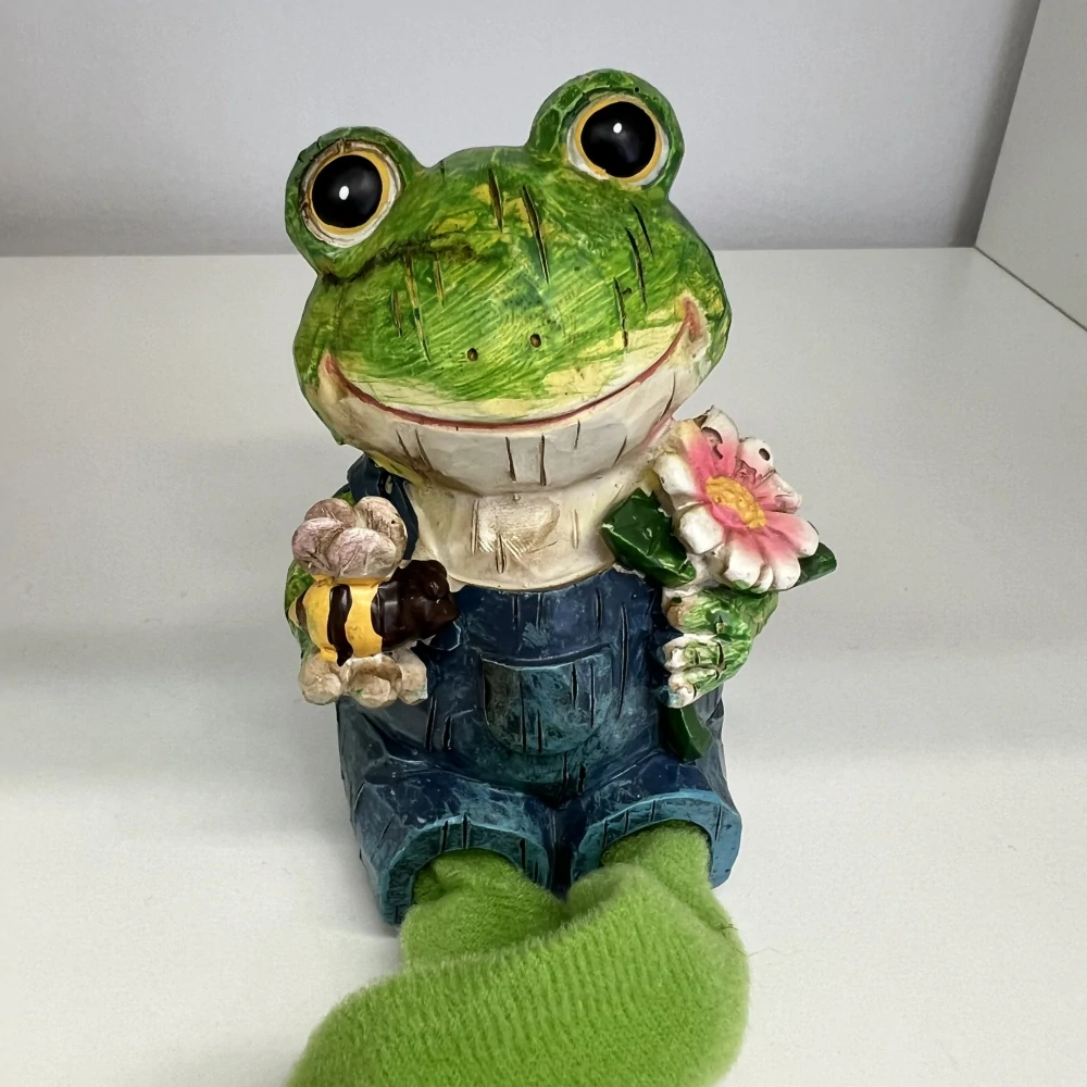 DEKORACE FIGURKA ŽÁBY SEDÍCÍ