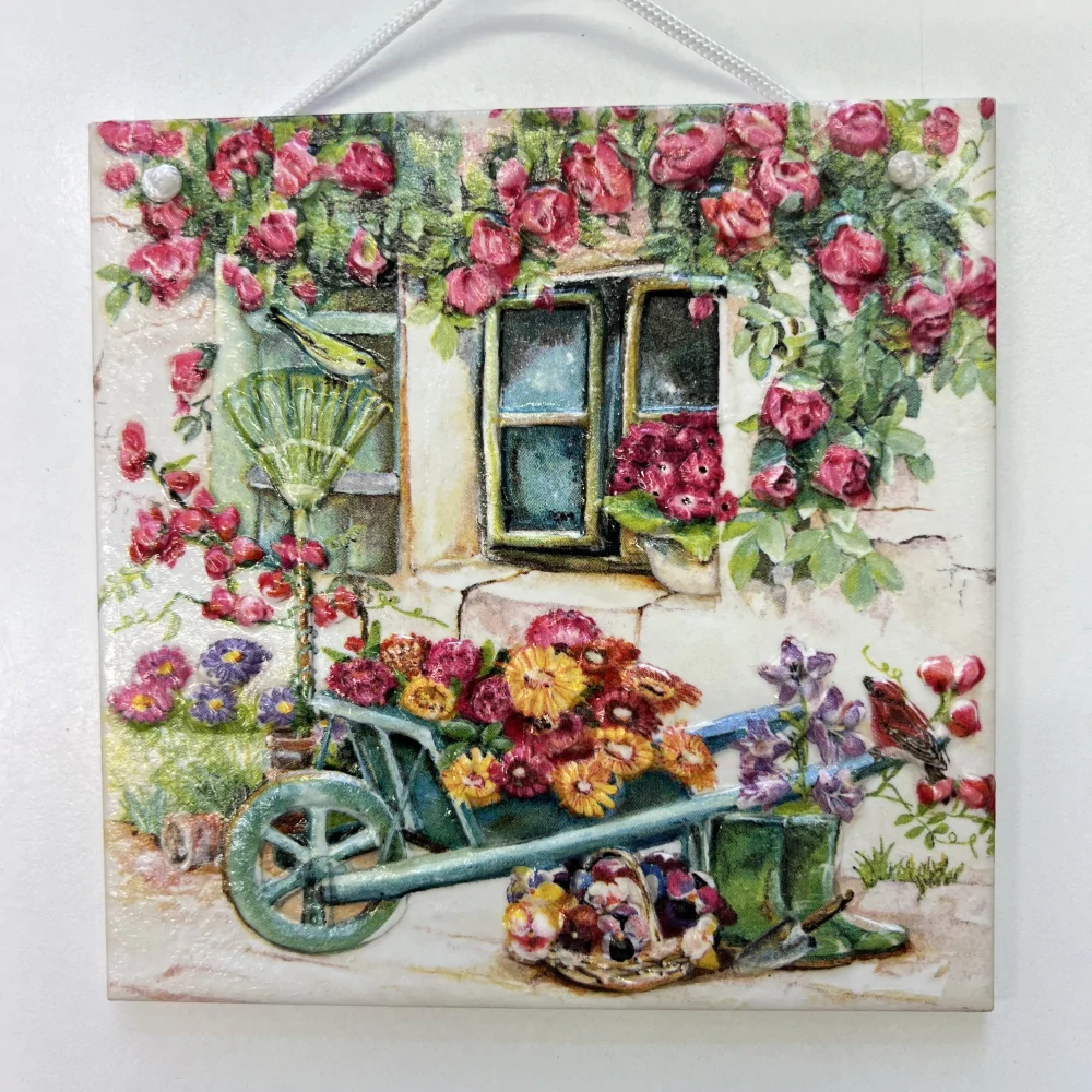 KERAMICKÁ DLAŽDICE ZDOBENÁ TECHNIKOU DECOUPAGE 3D