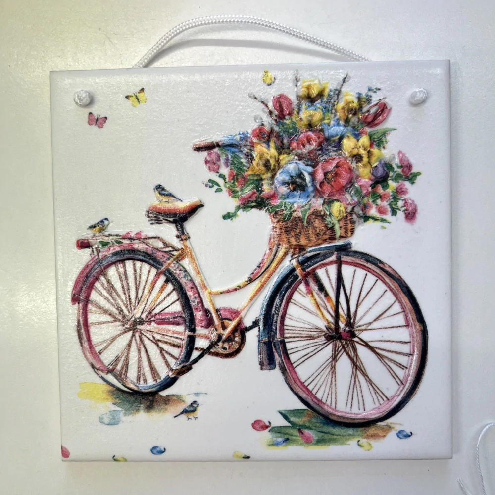 KERAMICKÁ DLAŽDICE ZDOBENÁ TECHNIKOU DECOUPAGE 3D