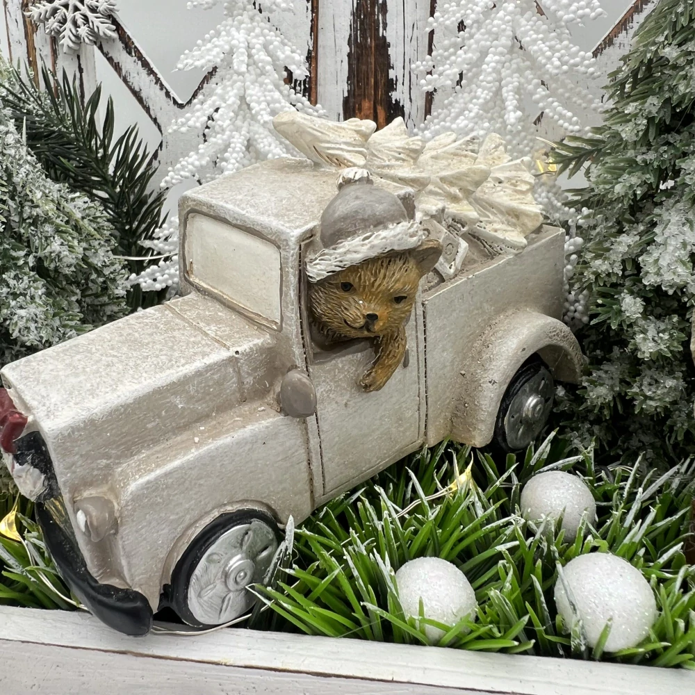 ZIMNÍ DEKORACE TRUHLÍK ZDOBENÝ S OSVĚTLENÍM 