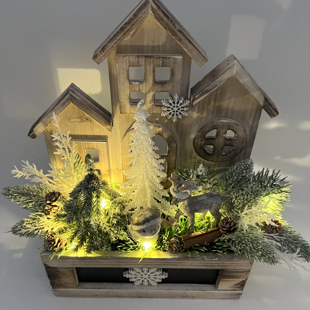 ZIMNÍ DEKORACE TRUHLÍK ZDOBENÝ S OSVĚTLENÍM 