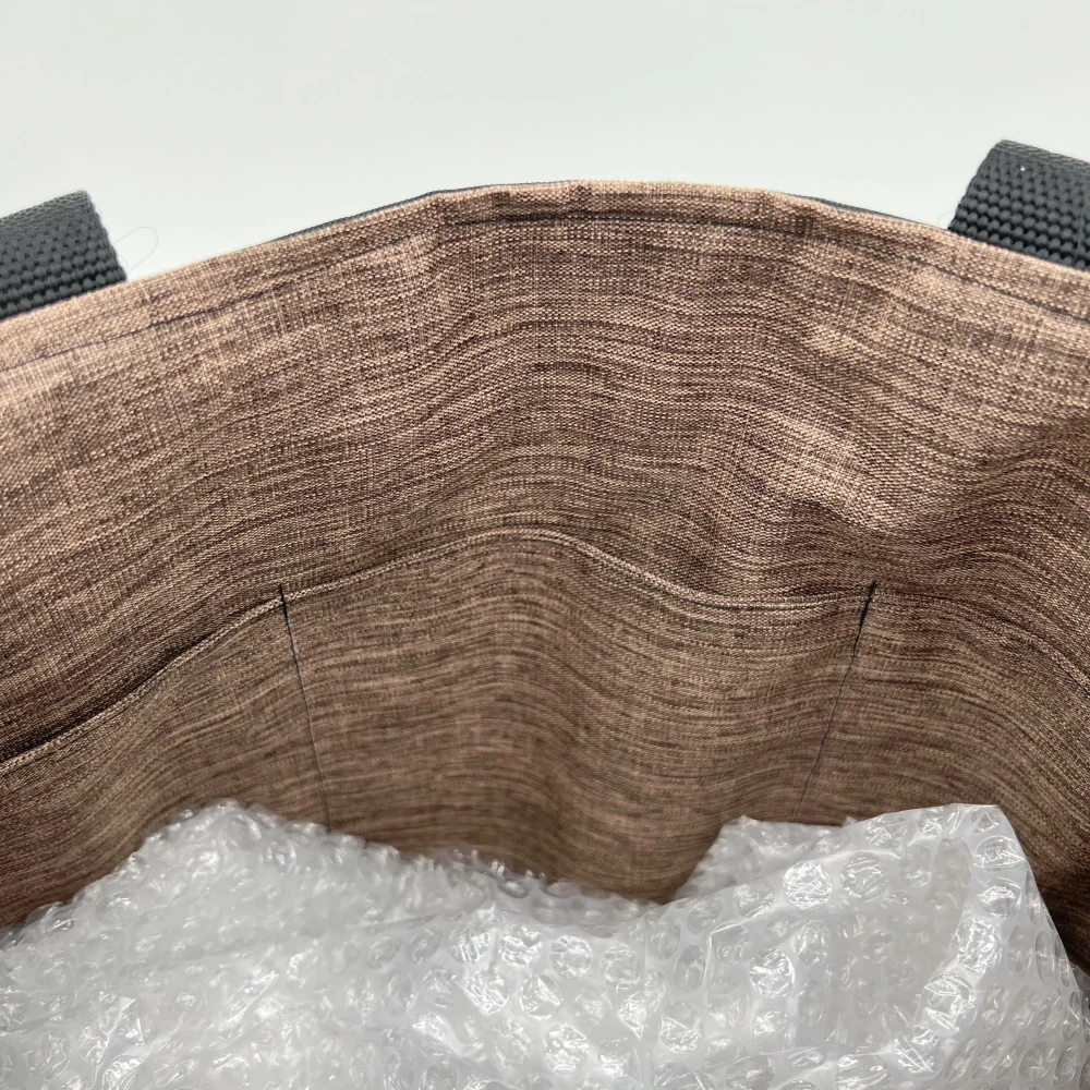 👜 Designová taška – „Zimní vesnička v horách“