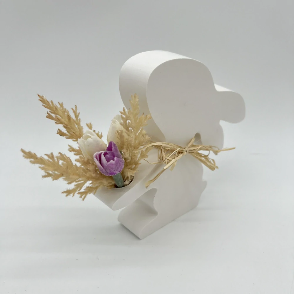 🐰🌾 Keraflotový stojící zajíček s kytičkou v rukách – 14,5 cm 🌾🐰