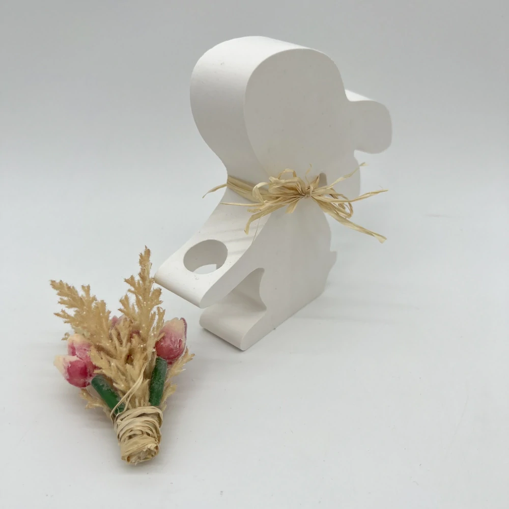 🌾 Keraflotový stojící zajíček s kytičkou v rukách – 14,5 cm (růžová varianta) 🌾🐰