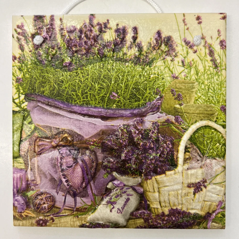 💜 Zdobená keramická dlaždice – Levandulové zátiší 🌸