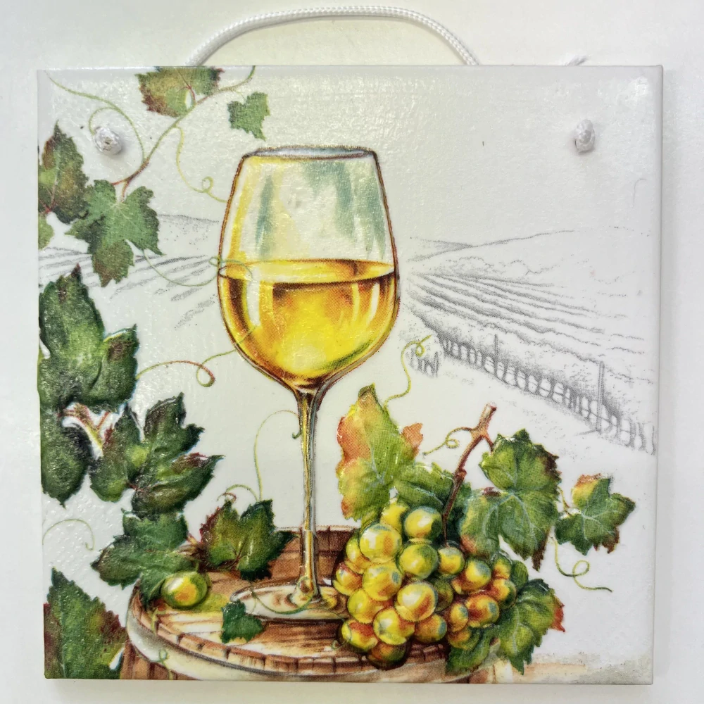 🍇 Zdobená keramická dlaždice – Vinice s pohárem vína 🍷