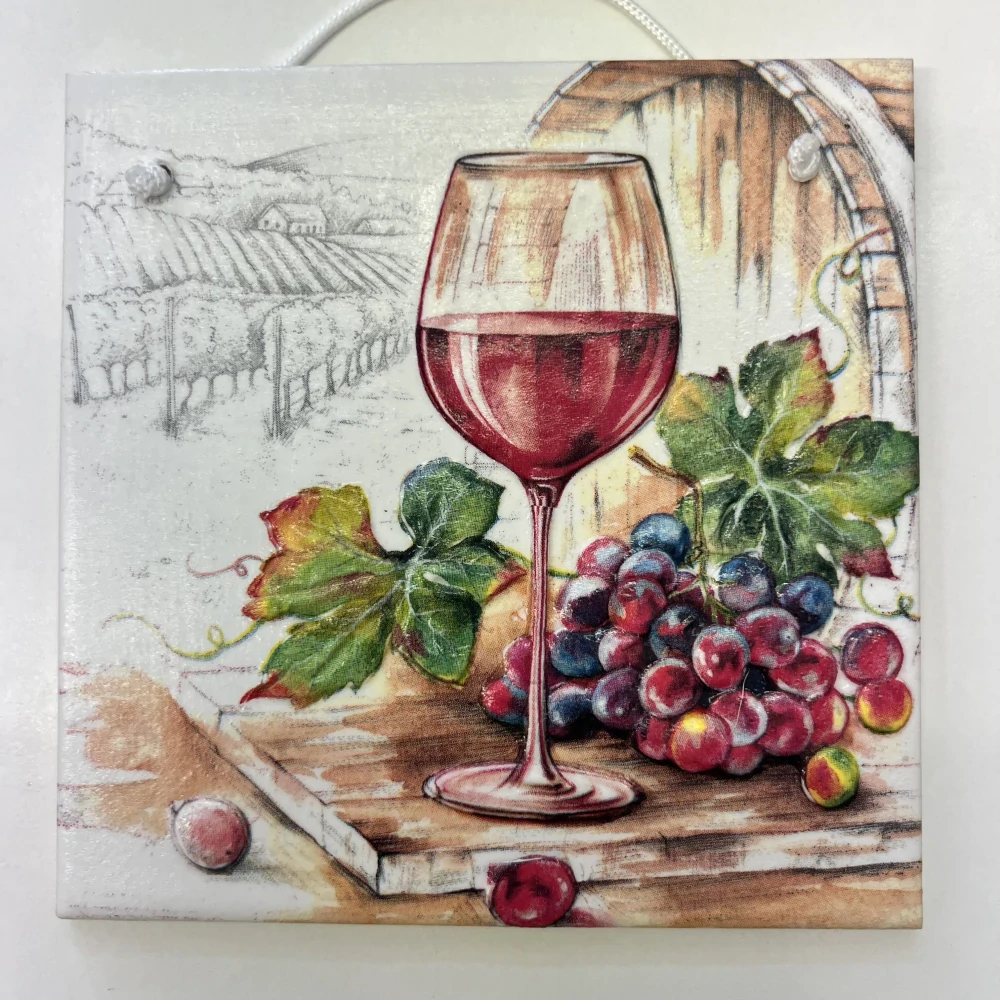 🍷 Zdobená keramická dlaždice – Červené víno na vinici 🍇