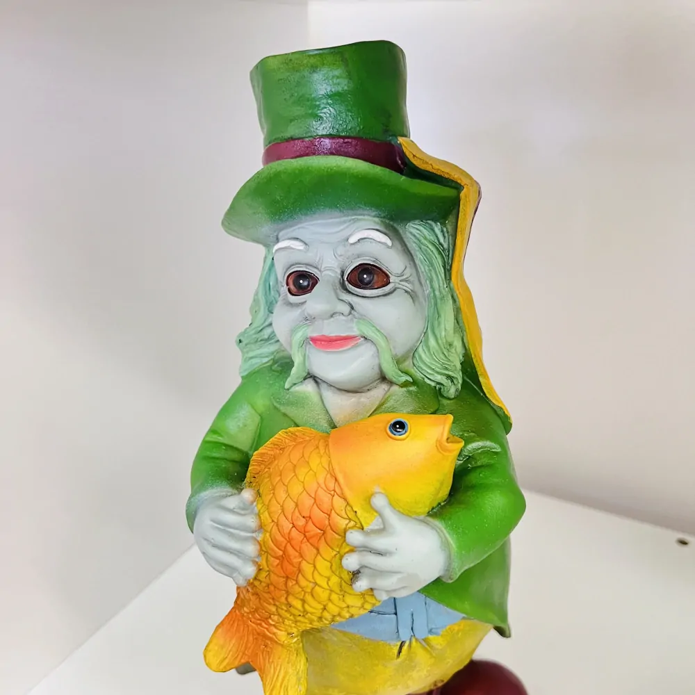 DEKORACE FIGURA VODNÍK S RYBKOU