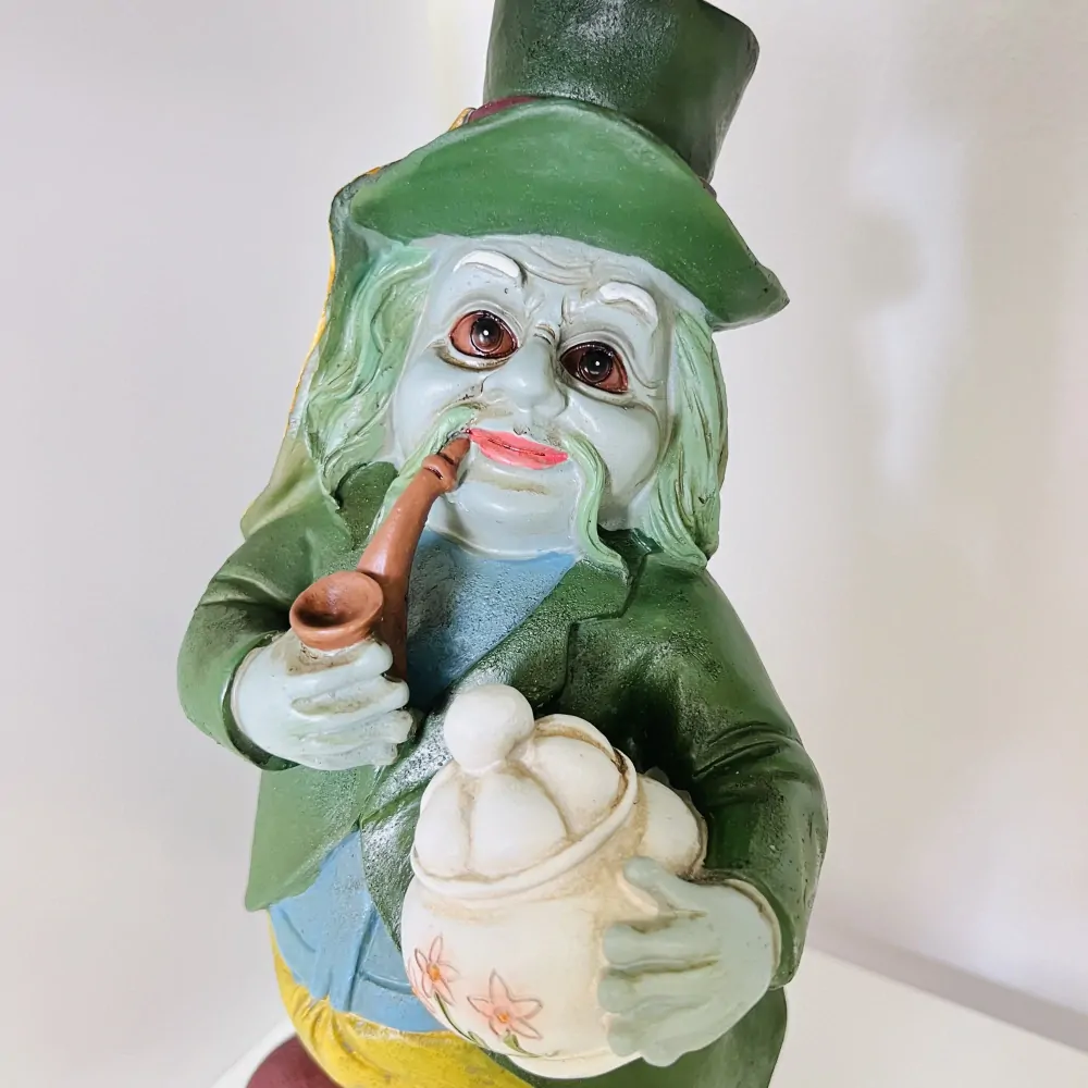 DEKORACE FIGURA VODNÍK S HRNEČKEM