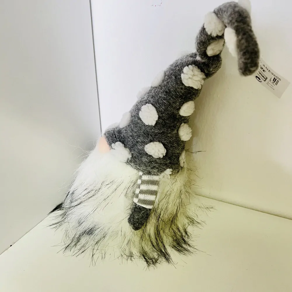 ZIMNÍ DEKORACE FIGURKA SKŘÍTKA S LED OSVĚTLENÍM