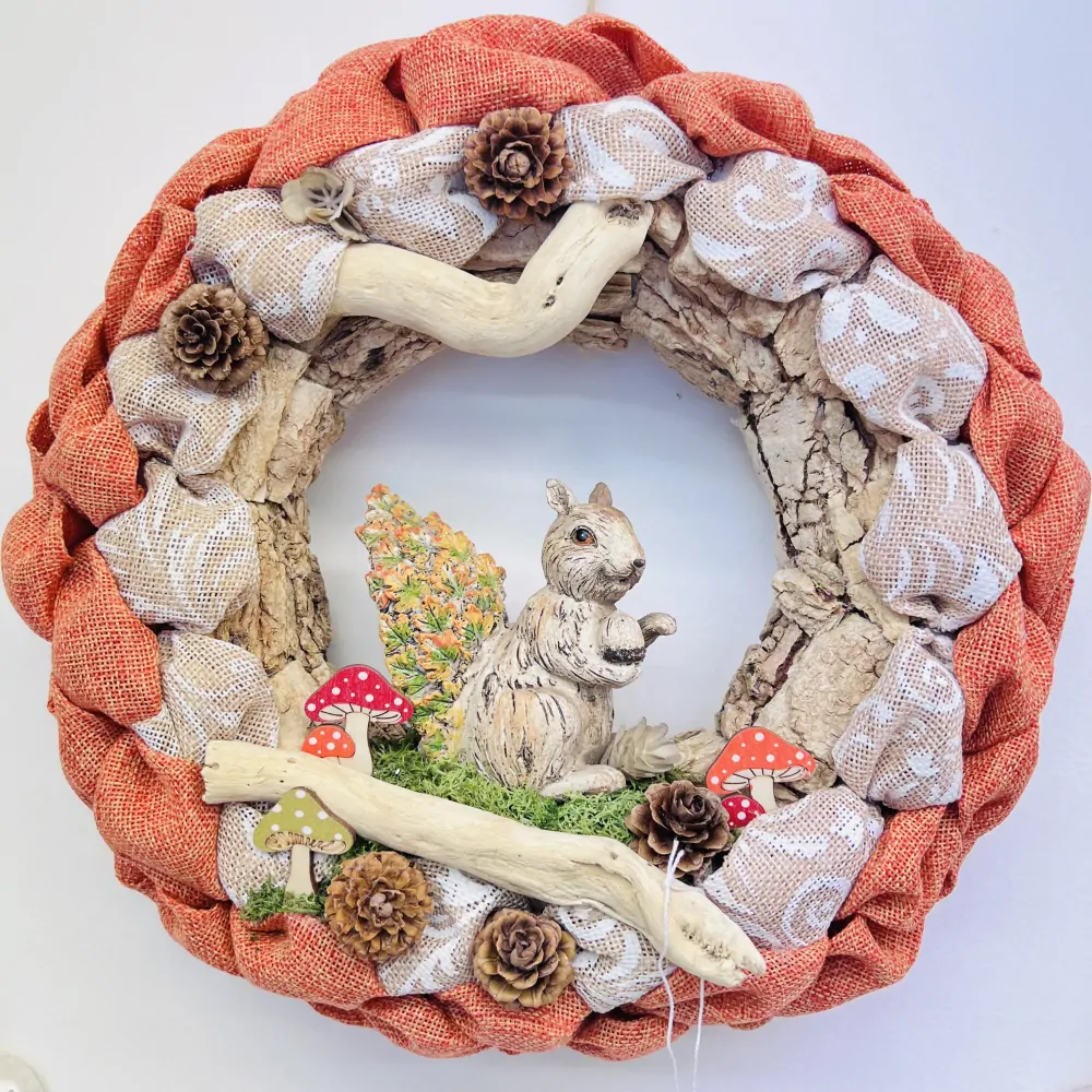 DEKORACE VĚNEC NA DVEŘE S FIGURKOU