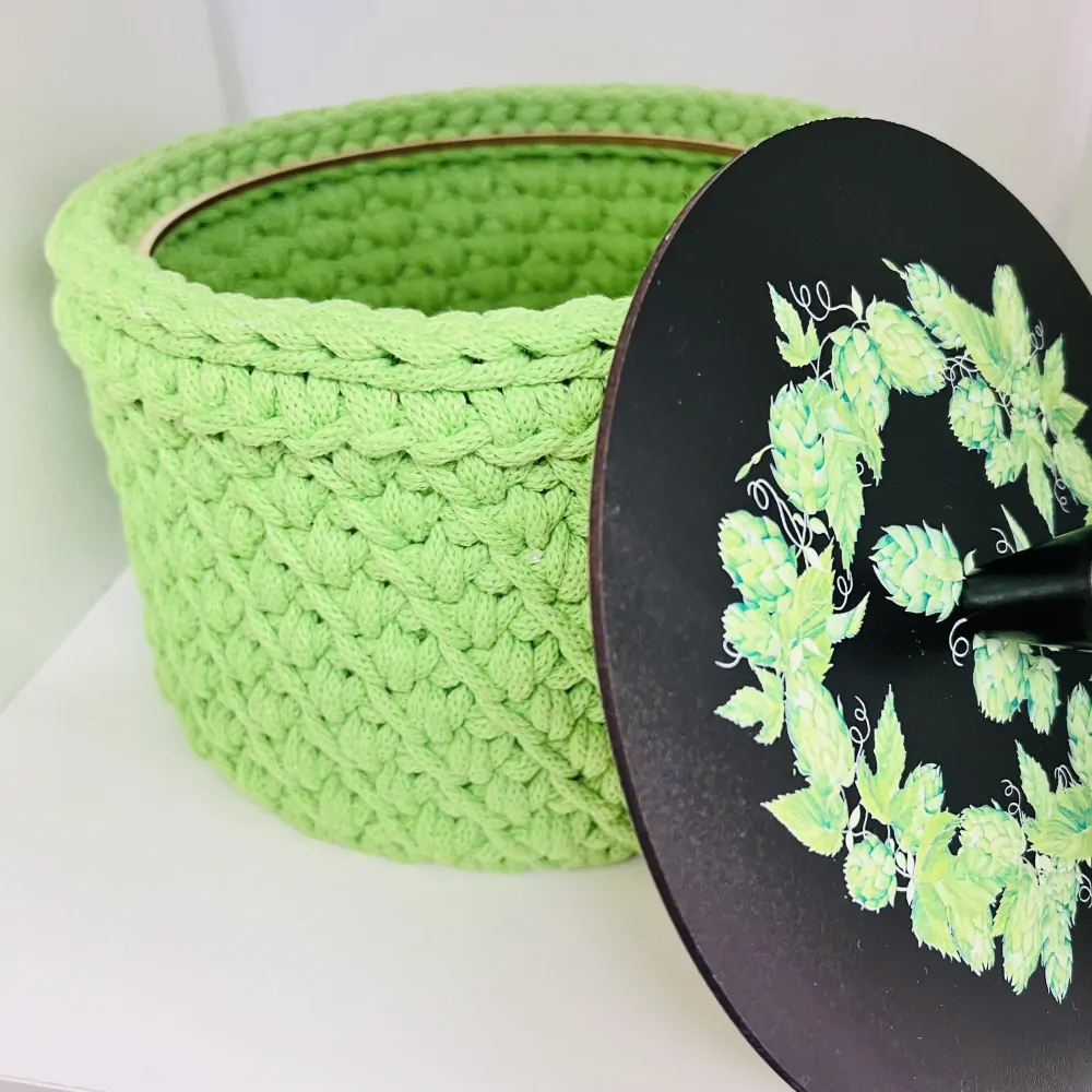 DEKORACE HÁČKOVANÝ KOŠÍK S VÍKEM