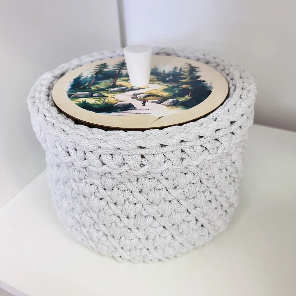 HÁČKOVANÝ KOŠÍK S VÍKEM