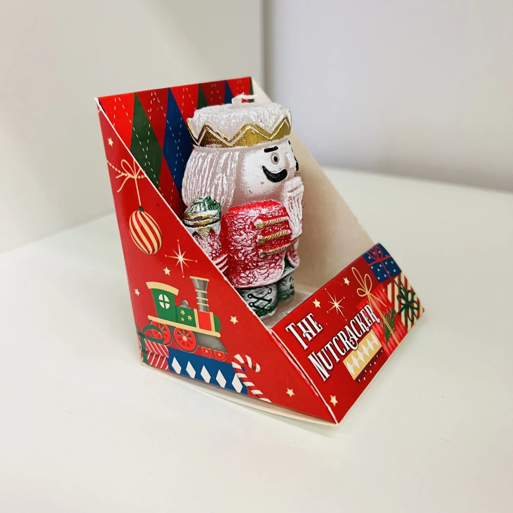 DEKORACE SVÍČKA VOJÁKA V ČERVENÉM MENŠÍ