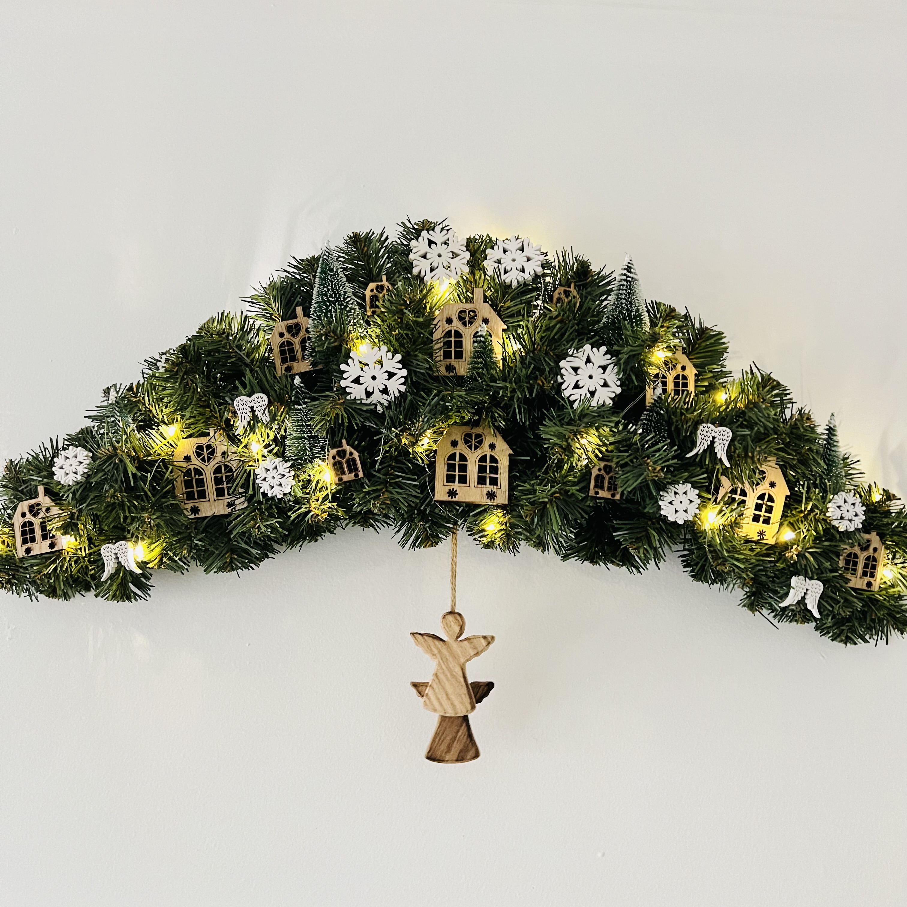 ZIMNÍ DEKORACE ZDOBENÁ GIRLANDA