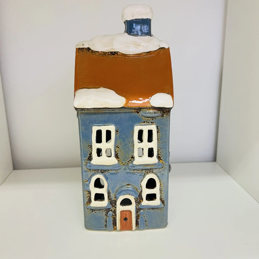 DEKORACE KERAMICKÝ DOMEK NA LIGHT SVÍČKU 