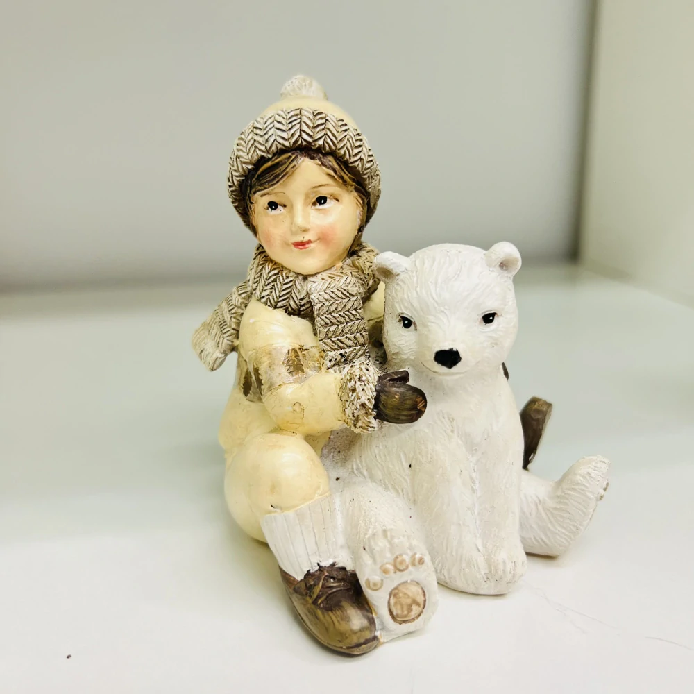 ZIMNÍ DEKORACE FIGURKA CHLAPCE NEBO DÍVKY S MEDVÍDKEM