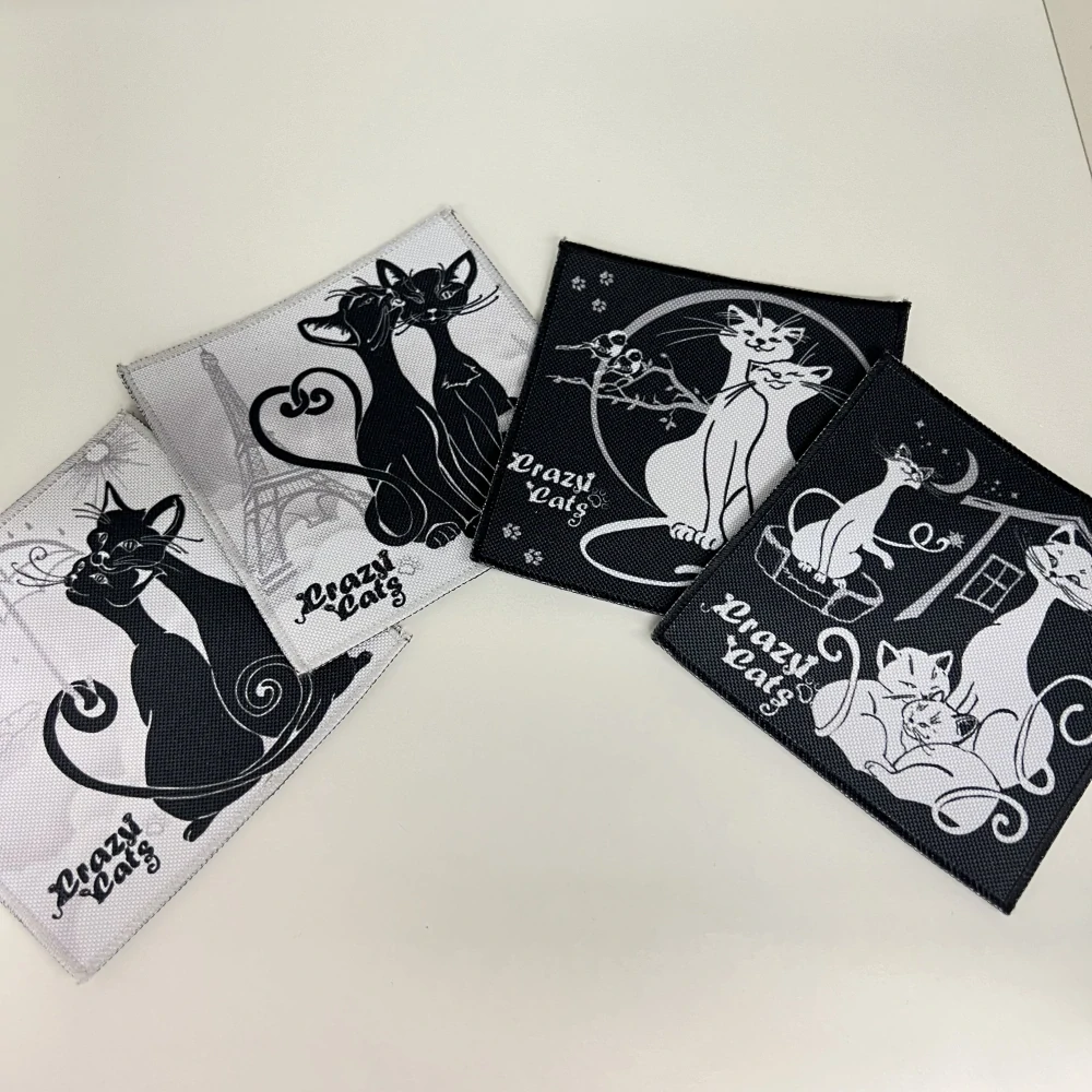 DÁRKOVÉ BALENÍ ČTYŘ LÁTKOVÝCH PODTÁCKU MOTIV KOČIČEK 