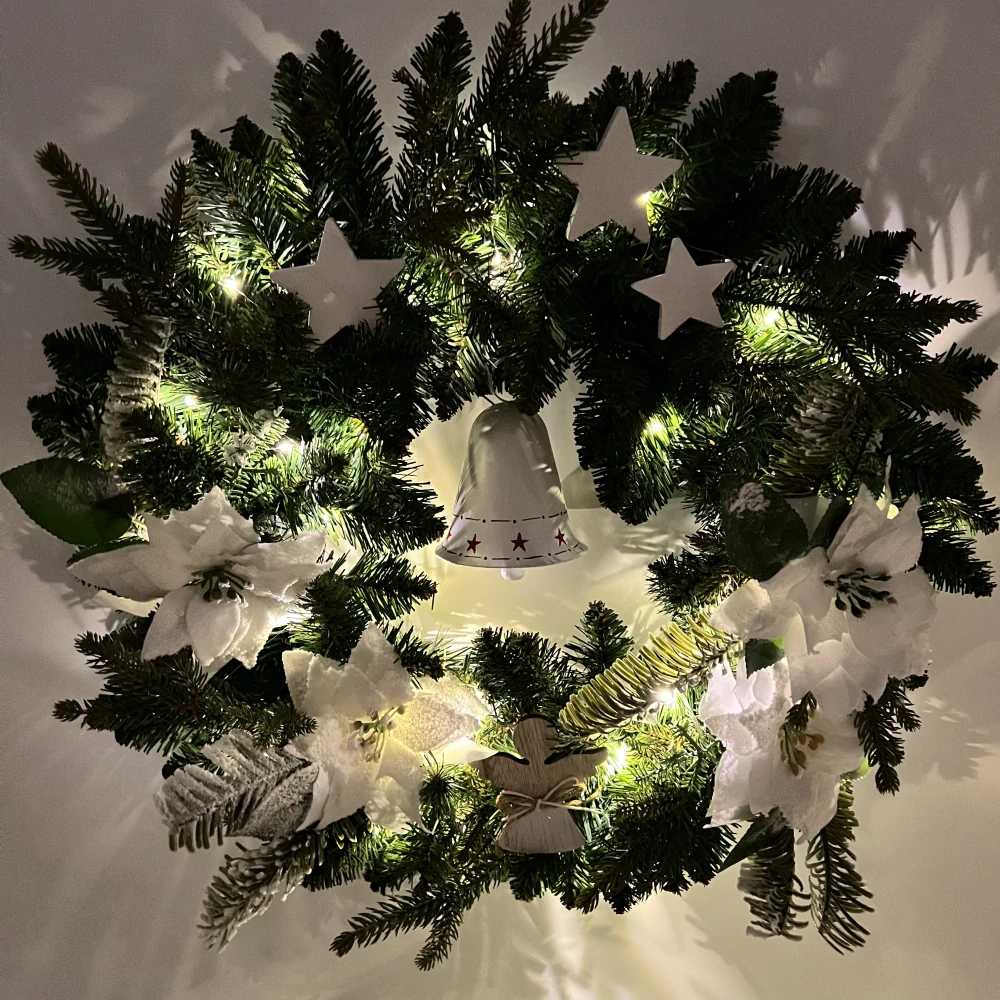 🌟 Svítící vánoční věnec „Bílá hvězda se zvonkem“