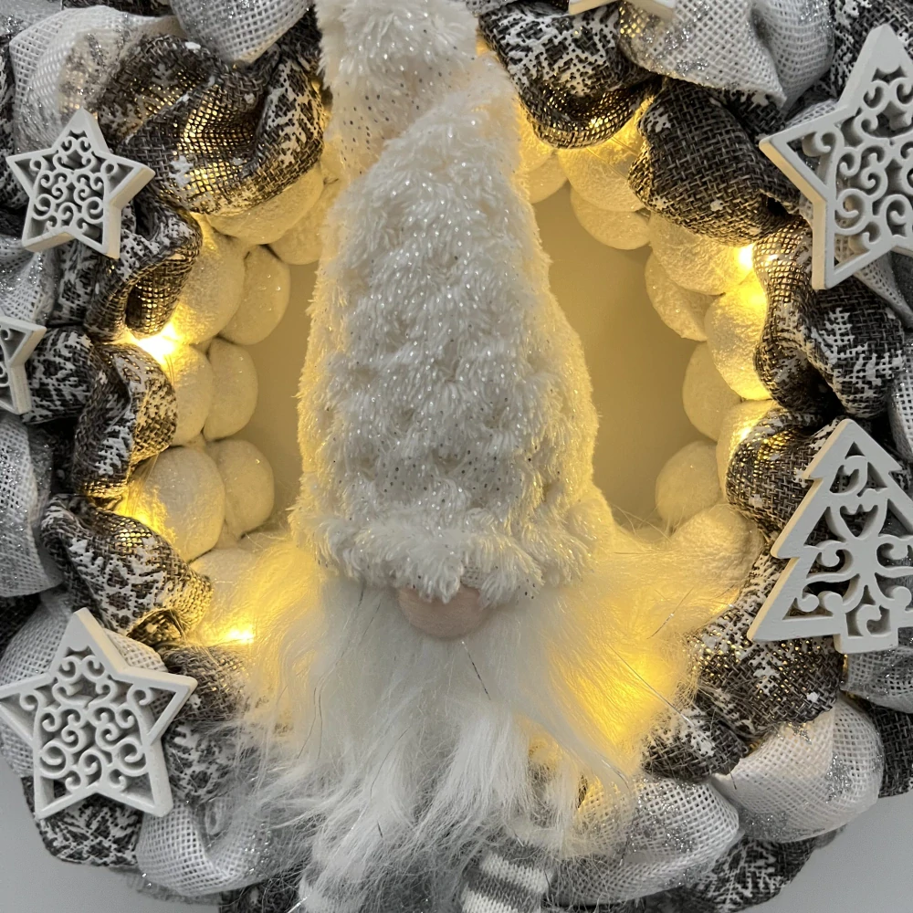 🎄 Zimní LED věneček „Stříbrný skřítek“