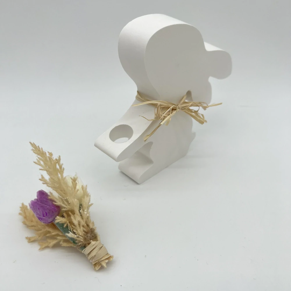 🐰🌾 Keraflotový stojící zajíček s kytičkou v rukách – 14,5 cm 🌾🐰