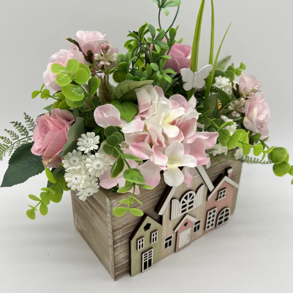 🏡🌸 Dřevěný truhlík s domečky a květinovou aranží 🌸🏡