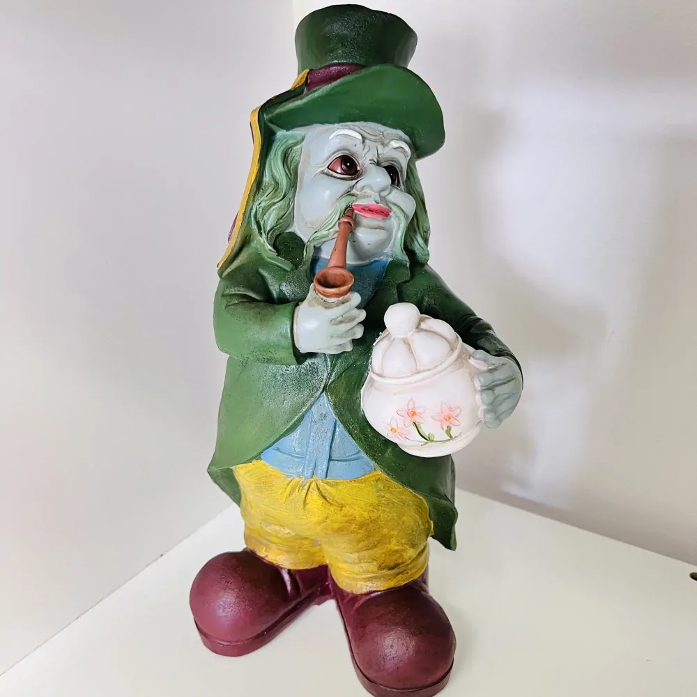 DEKORACE FIGURA VODNÍK S HRNEČKEM