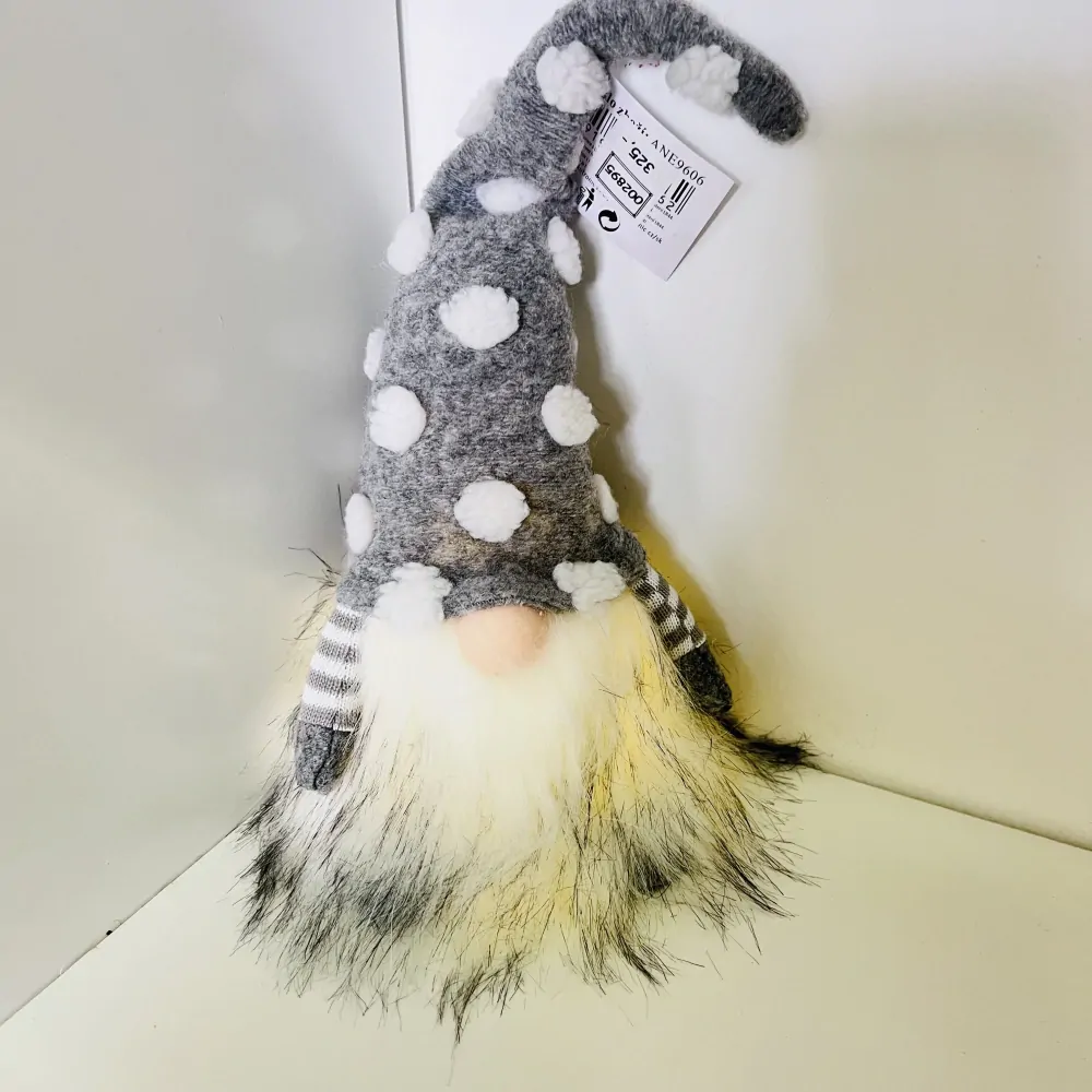 ZIMNÍ DEKORACE FIGURKA SKŘÍTKA S LED OSVĚTLENÍM