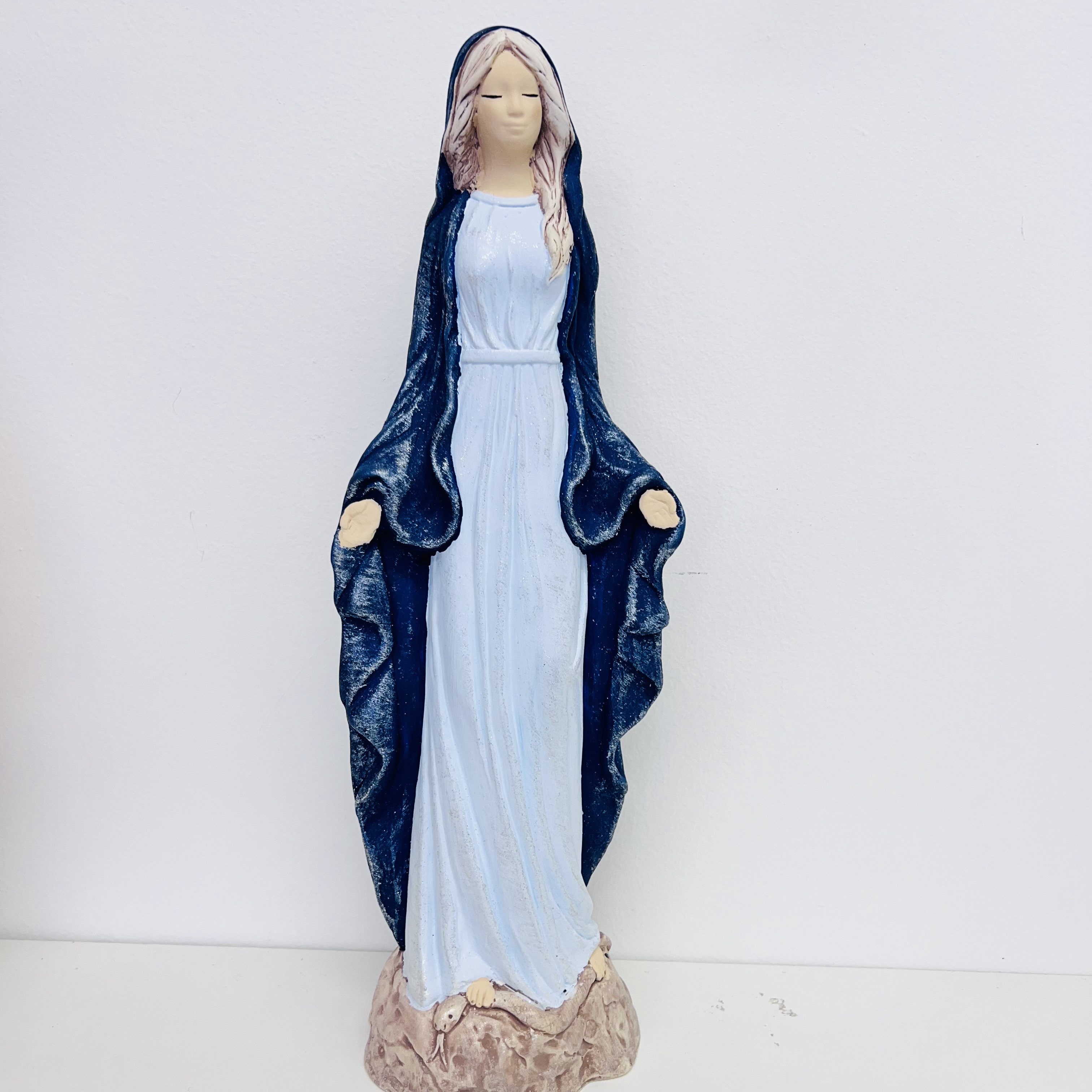 DEKORACE FIGURA MARIE TMAVÁ