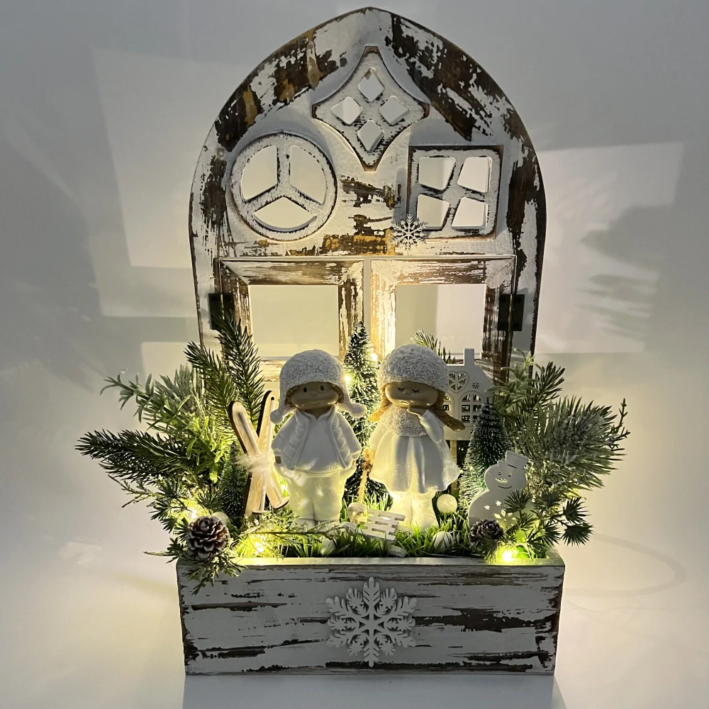 ZIMNÍ DEKORACE TRUHLÍK ZDOBENÝ S OSVĚTLENÍM