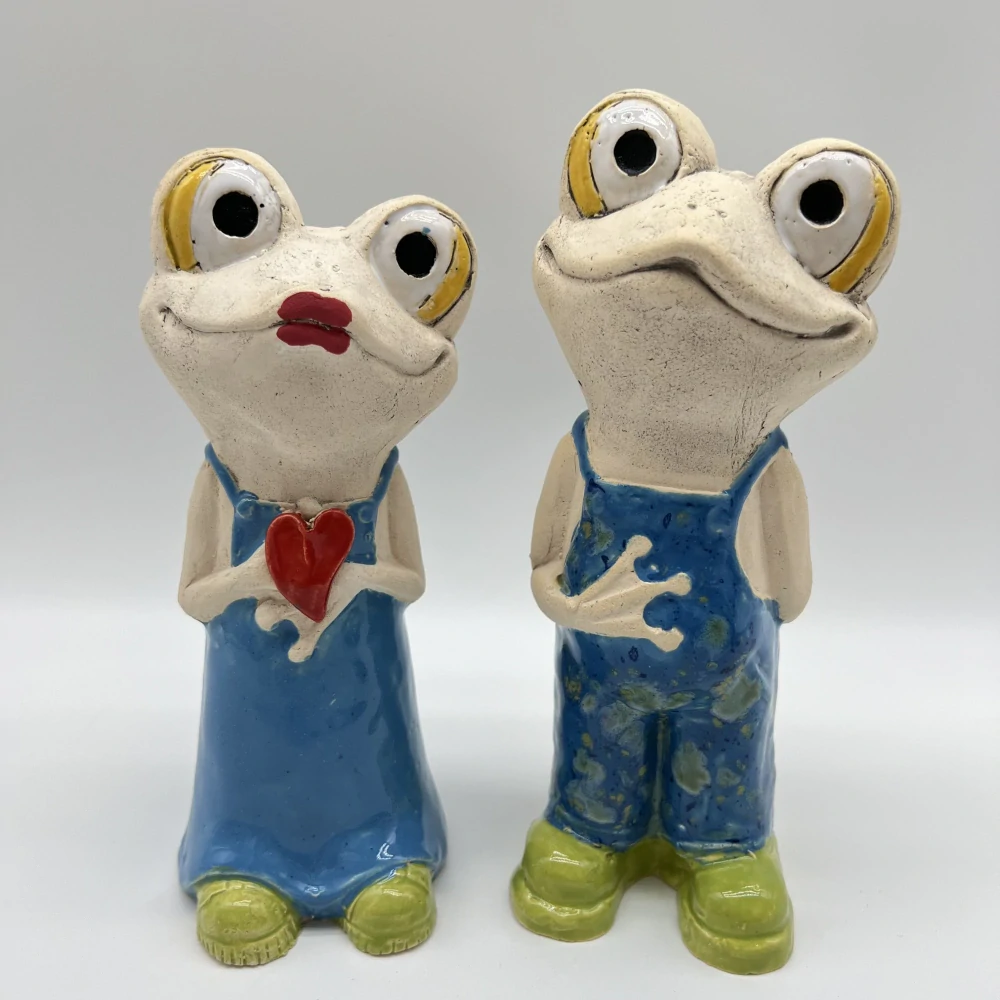 DEKORACE KERAMICKÁ FIGURA ŽÁBY CHLAPCE