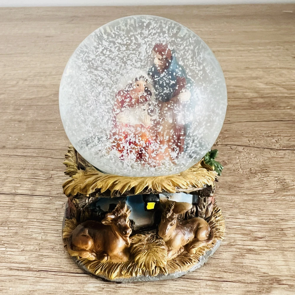 DEKORACE SNĚHOVÁ KOULE - BETLÉM - DVA DRUHY