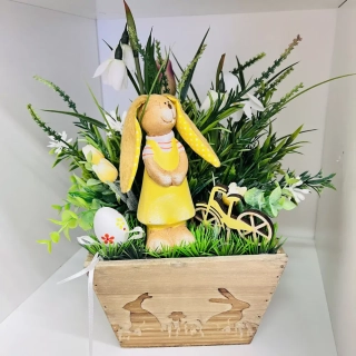 JARNÍ DEKORACE ZDOBENÝ TRUHLÍK S FIGURKOU