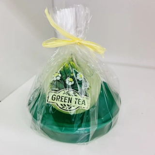 SVÍČKA NA SKLENĚNÉM PODSTAVCI GREEN TEA