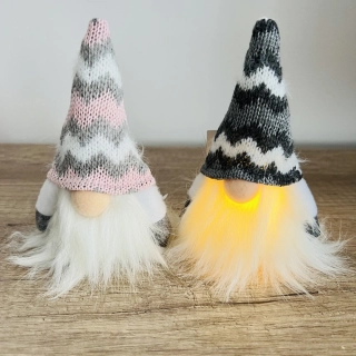 ZIMNÍ DEKORACE SKŘÍTEK LÁTKOVÝ S LED SVĚTLEM - DVA DRUHY